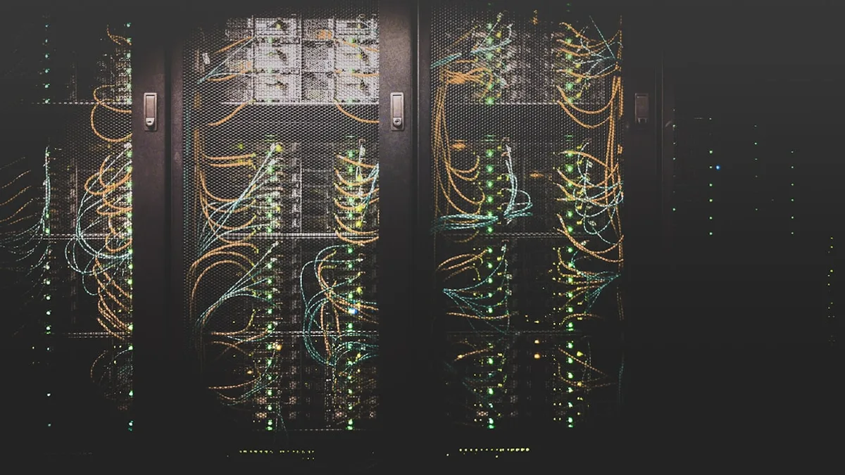 Centre de données et serveurs réseaux avec câblage en fibre optique
