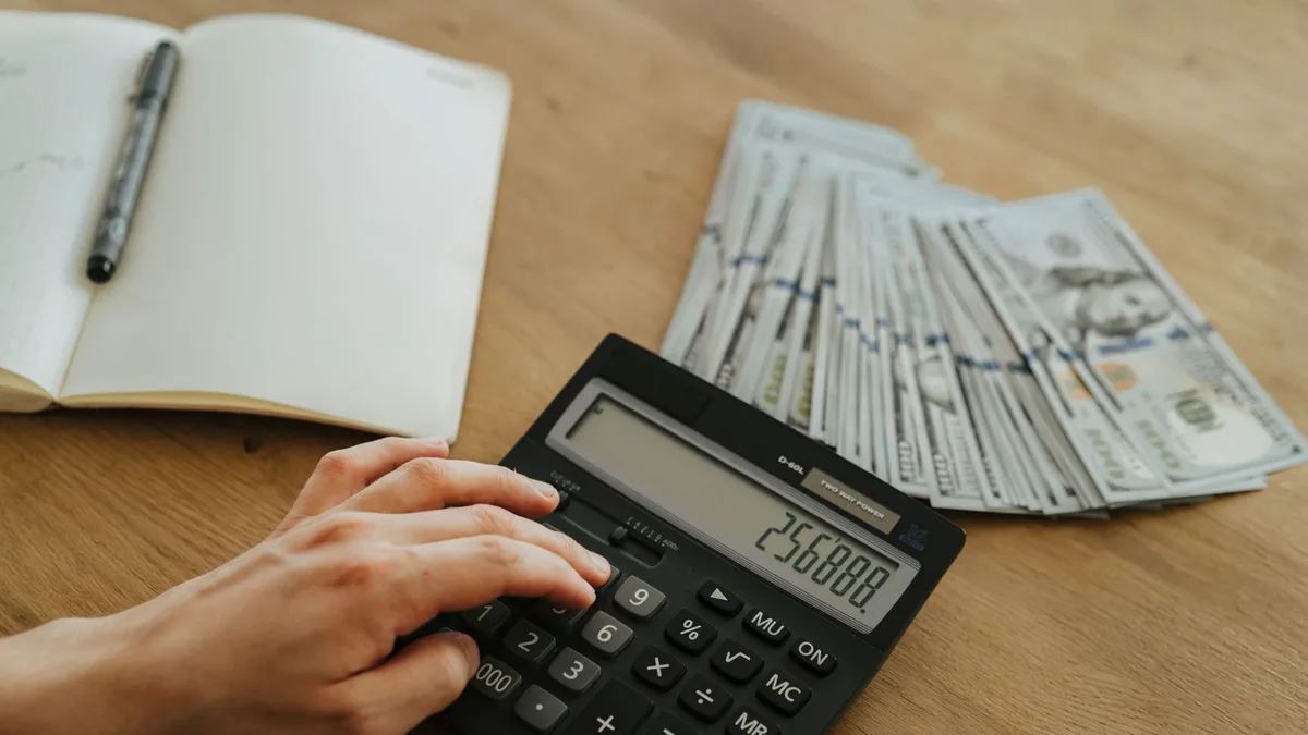 Calculatrice et documents de budget pour économiser sur sa facture télécom belge